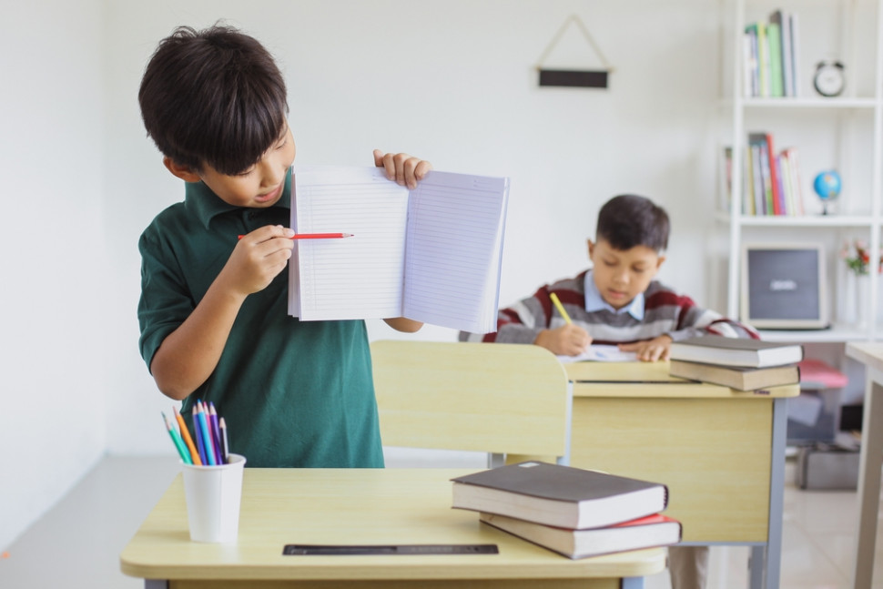 Si Anak Pemalu Di Kelas: Membantu Mereka Bersinar Tanpa Memaksa